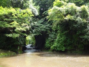 亀岩の洞窟