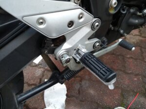 右ステップ交換完了