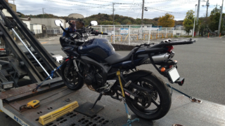 レッカー車にしっかり固定。