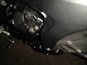 MT-9のプッシュロッドアッセンブリに交換したんですってば。