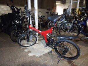 不死鳥のごとく蘇ったボロ自転車。蘇ってもボロ。