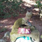 ささみさんそっくりの狛猫。嬉しくて撫でくりまわしました。