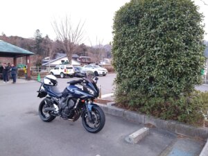 FZ6で営業終了後の道の駅どうしに。かなり暖かかったからか人も多めでした。