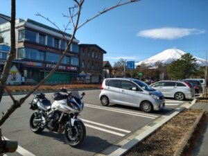 山中湖。ここからもキレイに富士山が見えました。