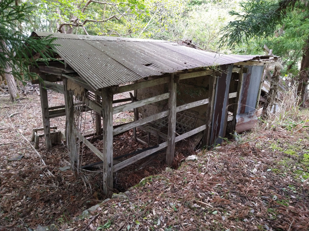 倒壊することなくしっかり建っていることにちょっとびっくり。