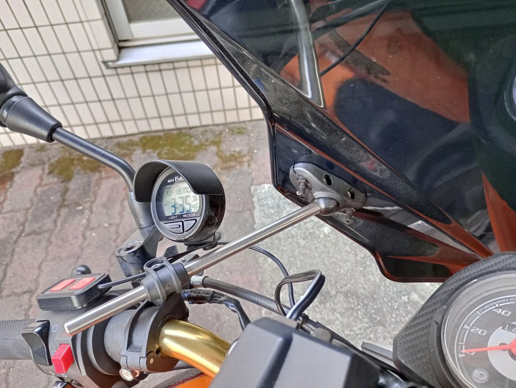 電波時計をハンドルに装着ー