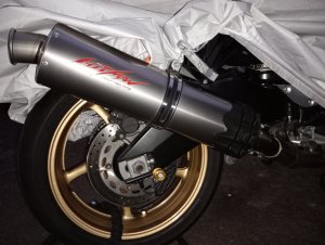 マフラーにプロテクターを装着