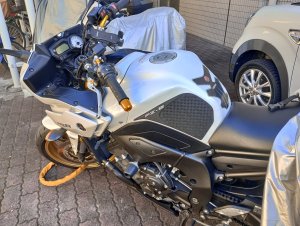 不透明だから荒が目立たないぞ。