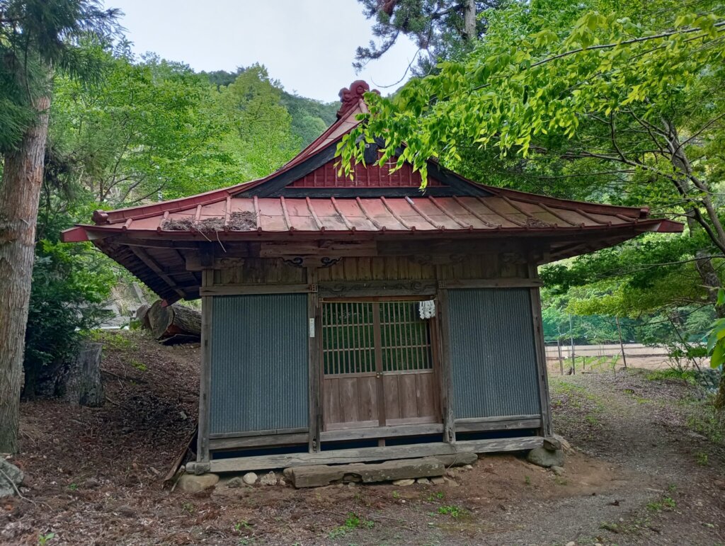 社殿を正面から。素敵すぎる。