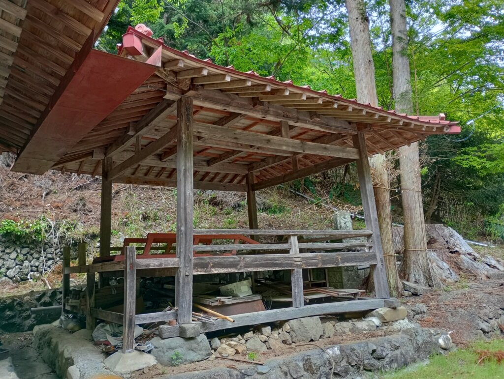 走っていたら、この神楽殿が目に入ったんですよね。
