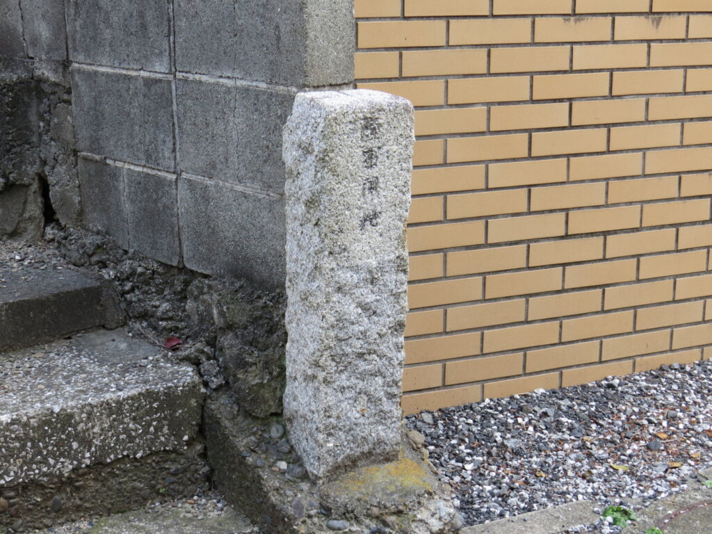 小さめの黒字で「陸軍用地」と書いてあります。
