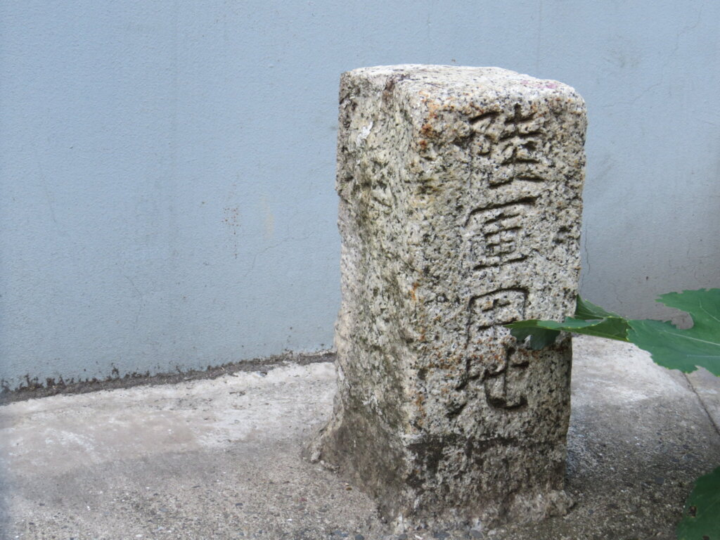 誰もが立ち入りできないところに建っているので、保存状態が良いような気がします。