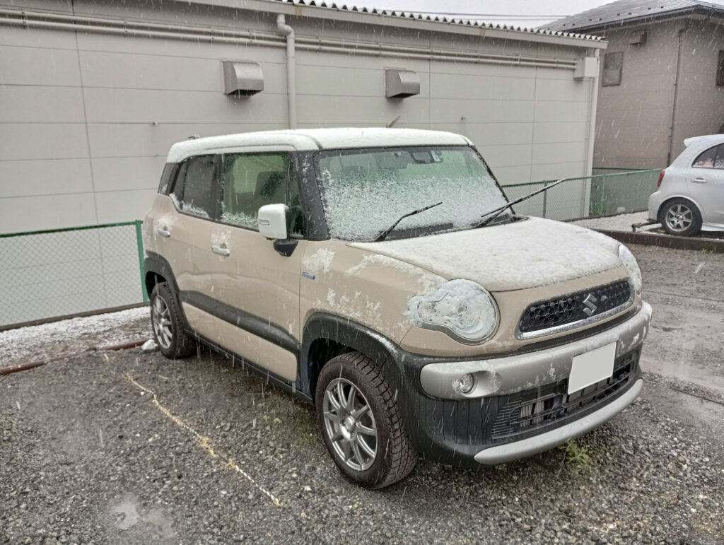 今年一番の雪の日。スタッドレスタイヤの意味無し！