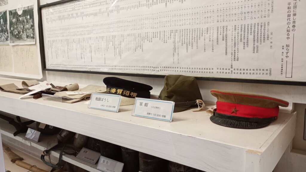 陸軍・海軍の帽子！かなりきれいなままです。