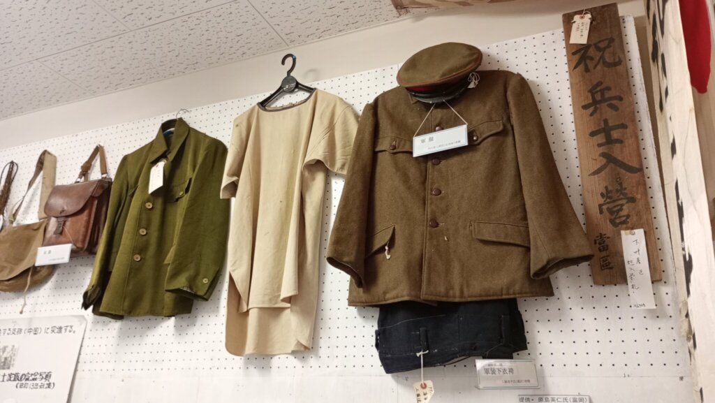 軍服等の展示も。欲しくなってしまう！