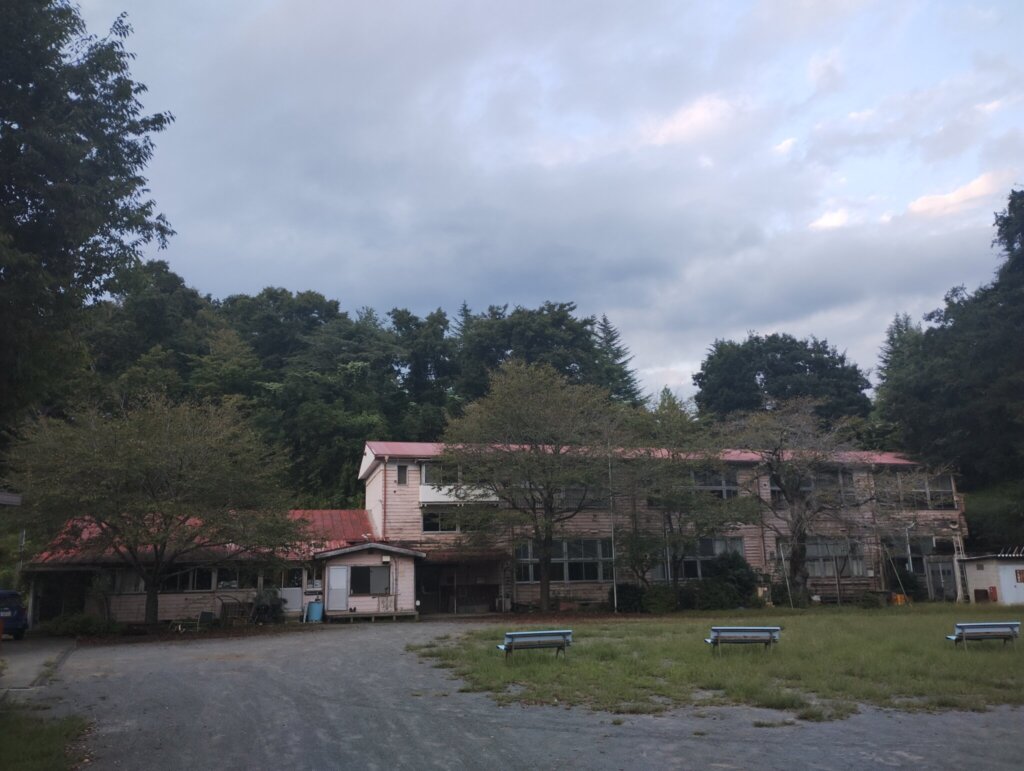 旧牧郷小学校の木造校舎