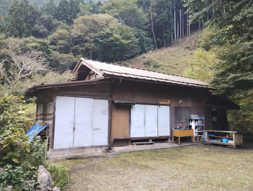 現役で活躍中らしいステキすぎる家屋